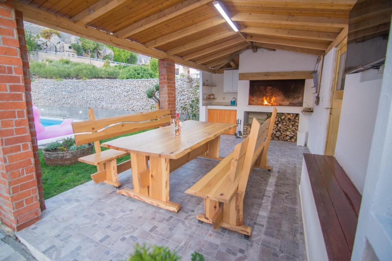 Village Holiday Apartman With Heated Pool Maslina Kostanje 외부 사진