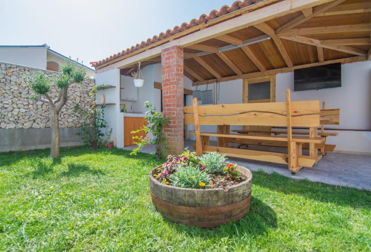 Village Holiday Apartman With Heated Pool Maslina Kostanje 외부 사진