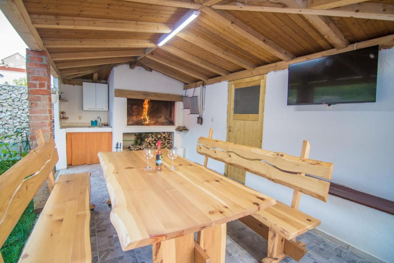 Village Holiday Apartman With Heated Pool Maslina Kostanje 외부 사진