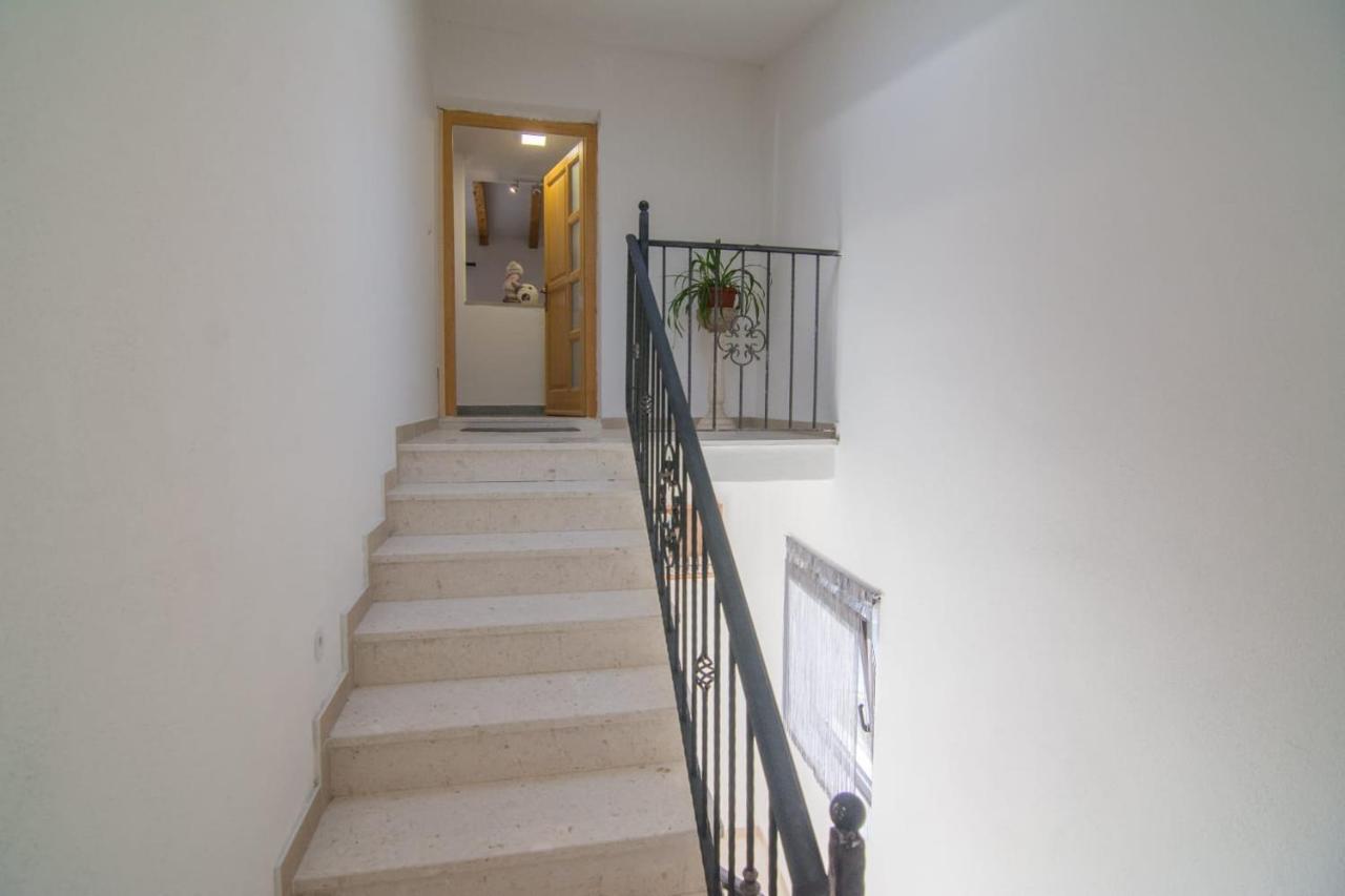 Village Holiday Apartman With Heated Pool Maslina Kostanje 외부 사진