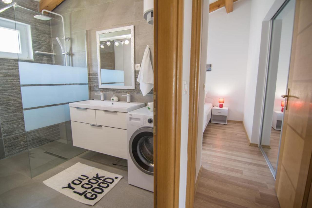 Village Holiday Apartman With Heated Pool Maslina Kostanje 외부 사진