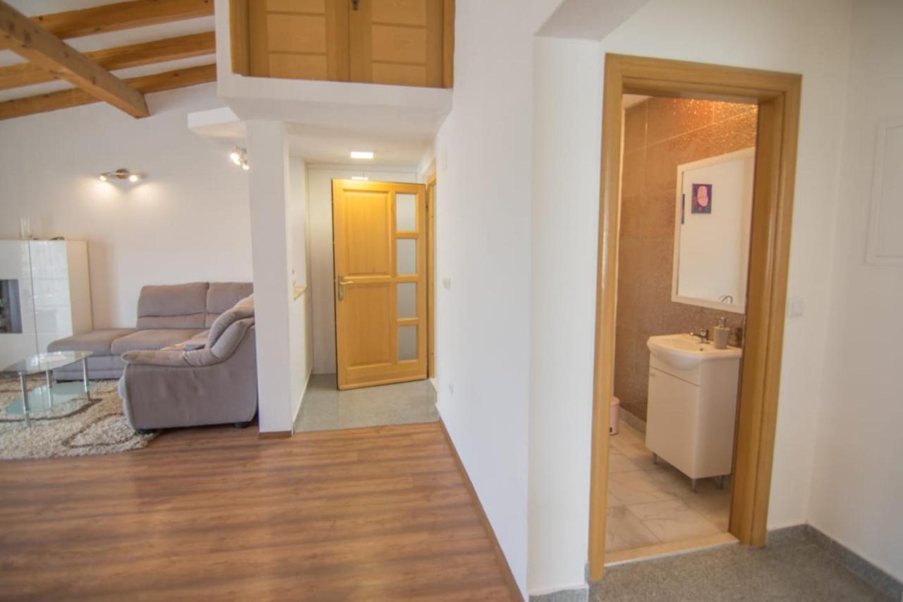 Village Holiday Apartman With Heated Pool Maslina Kostanje 외부 사진