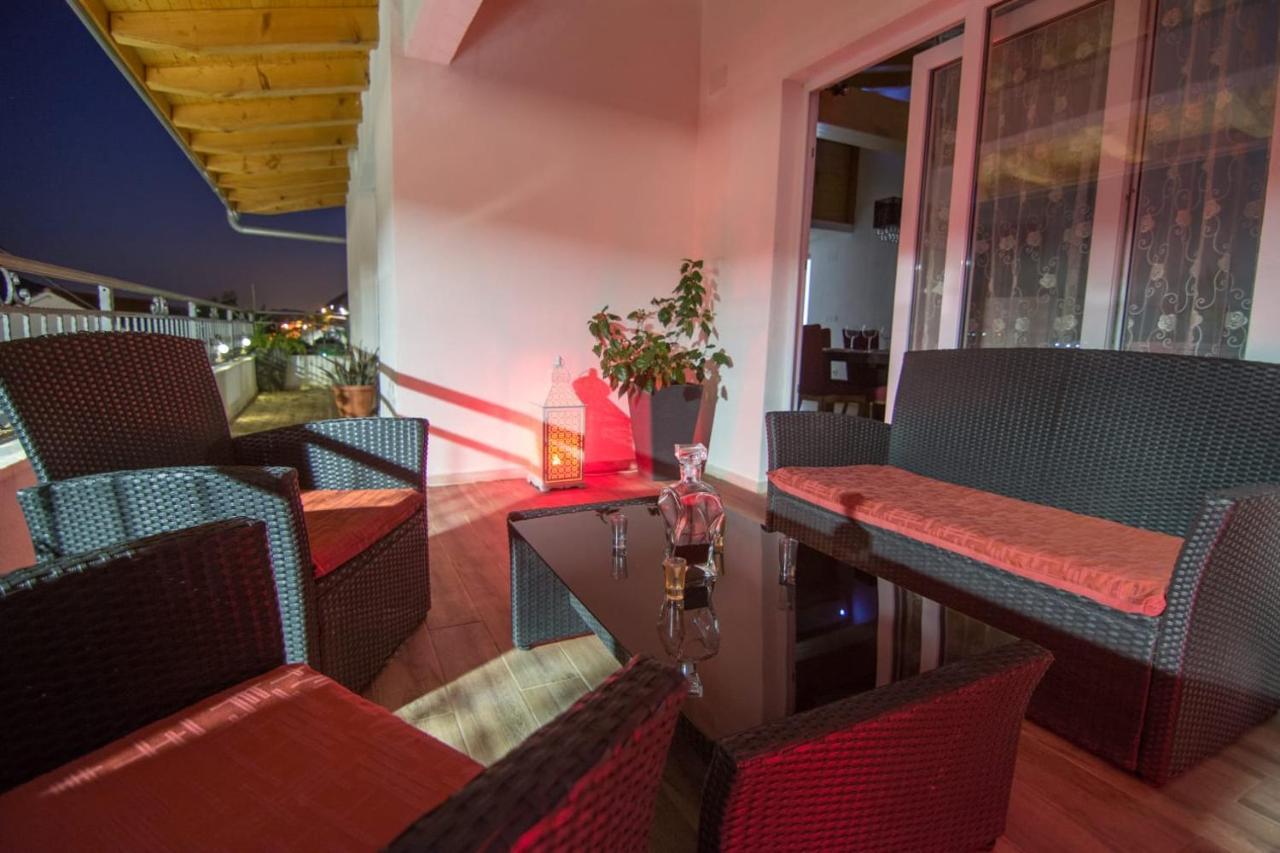 Village Holiday Apartman With Heated Pool Maslina Kostanje 외부 사진