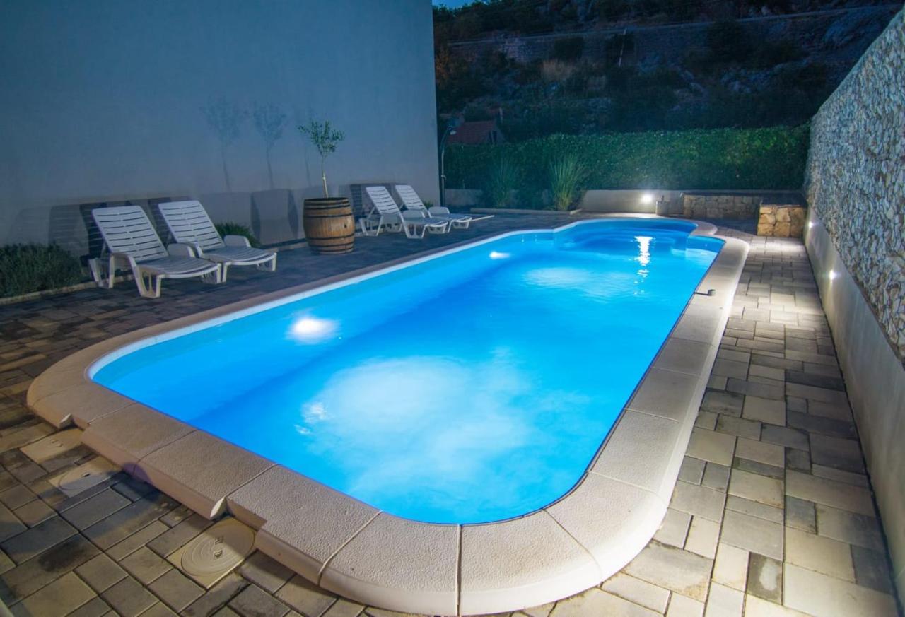 Village Holiday Apartman With Heated Pool Maslina Kostanje 외부 사진