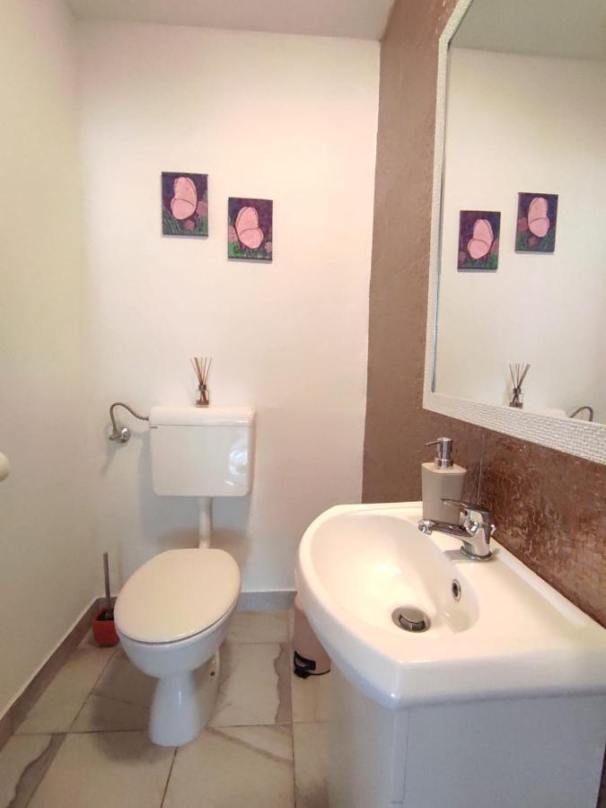 Village Holiday Apartman With Heated Pool Maslina Kostanje 외부 사진